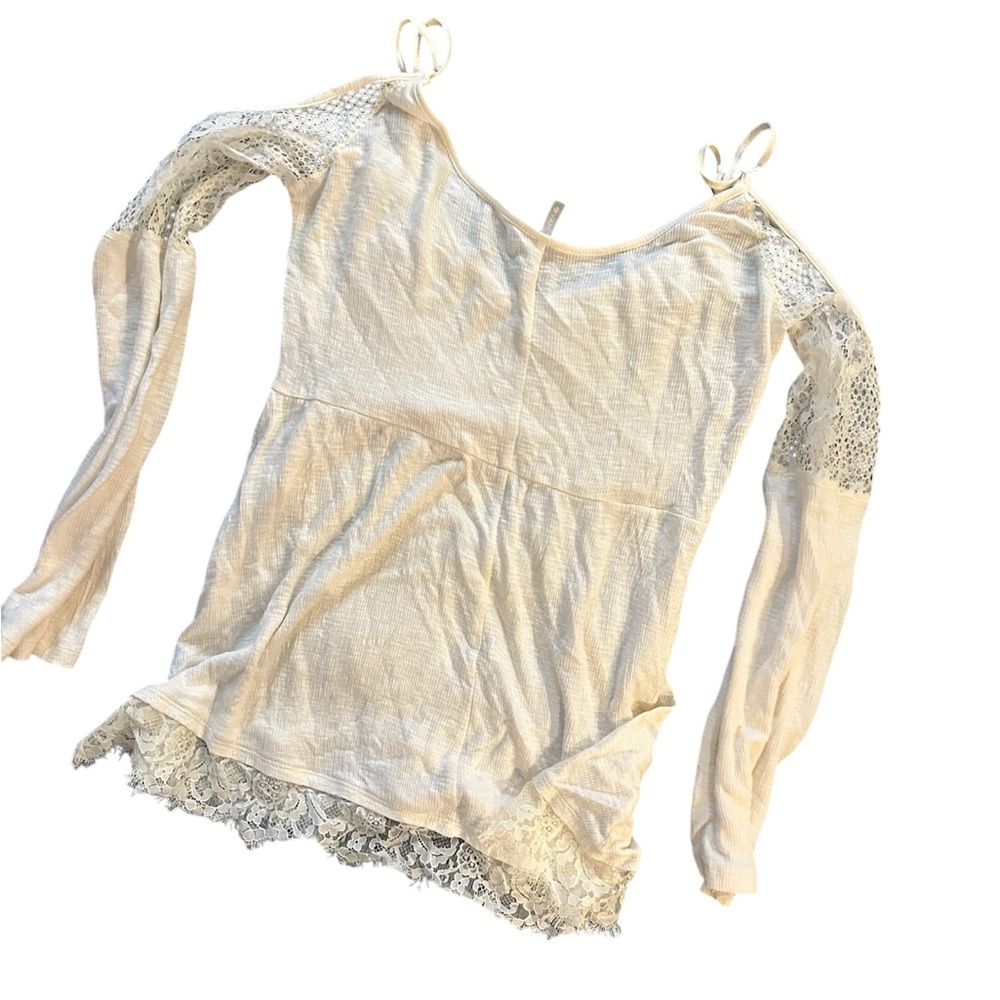 Vanity brand cold shoulder lace top
